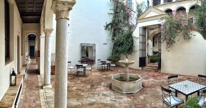 patio casa juderia en cordoba