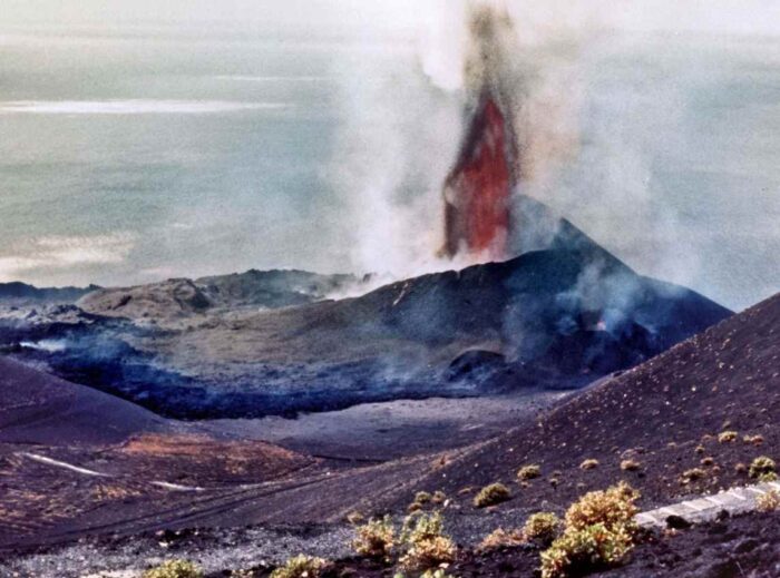 erupcion de volcan en las canarias