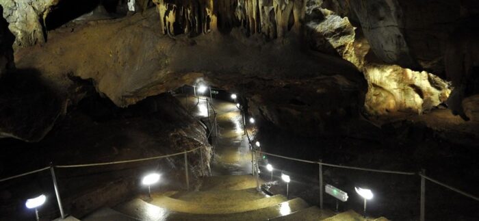 cueva del aguila en avila